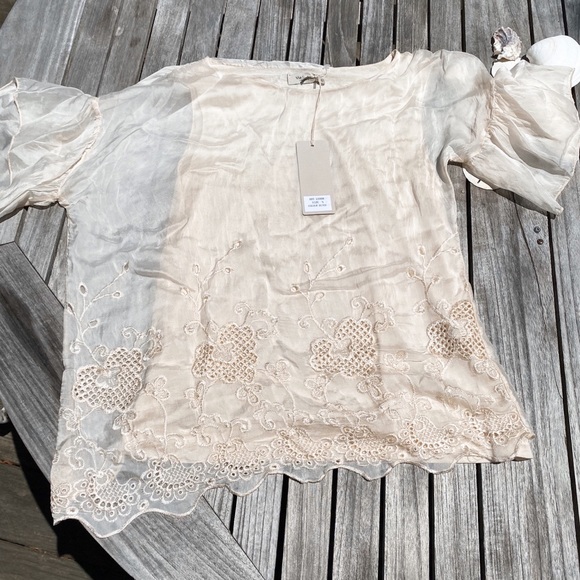 🐚 VIA SIGNORIA BEIGE SILK TOP! - Picture 7 of 16